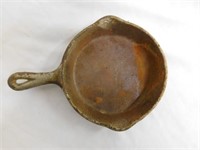 Wagner mini cast iron skillet, 5" across, with 2
