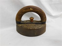 Sad iron Pot size 3 with wooden handle