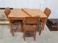Wood table w / 3 chairs, 2 leaves