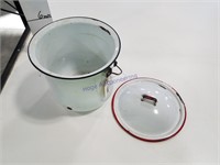 Porcelain pot w / handle and lid