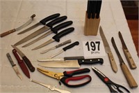ASSORTED KITCHEN KNIVES