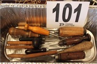 ASSORTED CARVING TOOLS