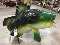 LG. Metal Fish w/Reel