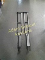 Aluminum adjustable crutches