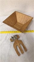 Pampered chef wooden salad bowl with salad tongs