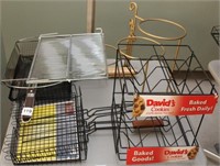 table lot of wire stands & grill baskets, most New