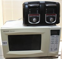 Sharp carousel microwave & B&D toaster
