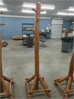 Amish made coat rack
Approx 75" high