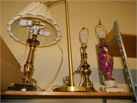 3 BRASS LAMPS, 1 PORCELAIN VINTAGE VICTORIAN LAMP
