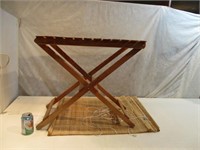 Store en bamboo et petite table pliante en bois