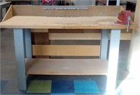 Workbench with vise