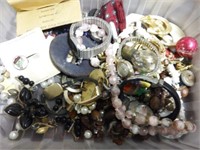 Qty. of costume jewelry to include:
