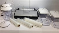 Food Saver V2490 with 6 plastic canisters and