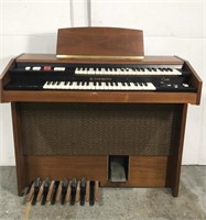 Vintage Hammond electric organ