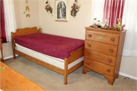 4-Piece Maple Bedroom Set: Twin Bed w/Head &