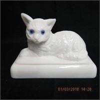 Milk glass cat 6.25 X 3 X 4.5"H