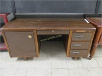 Wooden 5 Drawer Desk.