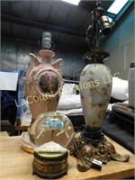 2 vintage lamps, snow globe