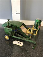 John Deere 12A Tru Scale combine