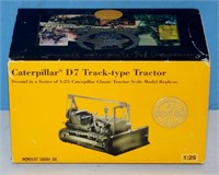 1/25 CAT D7 Track-Type Tractor