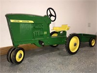 John Deere Pedal Tractor w/wagon