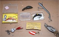 VINTAGE FISHING LURE COLLECTION ! R-4