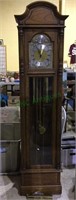 Howard Miller grandfather clock, oak wood case,