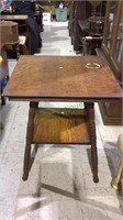 Antique oak side table with shelf below, circle