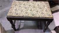 Vintage bench seat with padded top, 18 tall,
