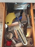 contents of kitchen drawers