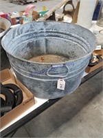 Galvanized round wash tub