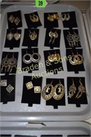 GROUP OF 32 LADIES EARRINGS