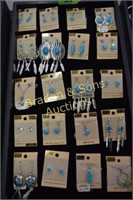 GROUP OF 40 LADIES EARRINGS AND NECKLACES