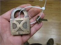 VINTAGE ANTIQUE SOLID BRASS ORNATE PADLOCK LOCK