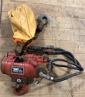 Chicago pneumatic CP 1100 air hoist