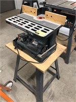 Black & Decker router table on Stand