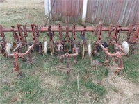 4 Row International Cultivator with Rolling Fender