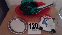 ASSORTED CERAMIC AND ACRYLIC CHRISTMAS SERVING