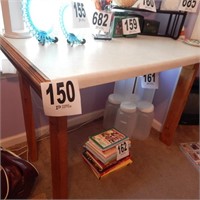 HOMEMADE CRAFTING TABLE 31 X 42.5 X 26 IN