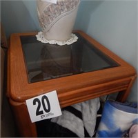 SIDE TABLE WITH BEVEL GLASS TOP (MATCHES 25) 18 X