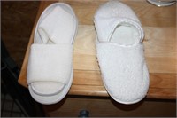 2 Pair of Slippers