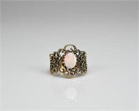 10k yellow gold and opal ring