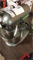 1 LOT KITCHEN AID STAND MIXER