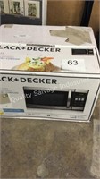 1 LOT BLACK AND DECKER MICROWAVE
