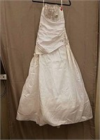 David's Bridal Size 10 Strapless Wedding Dress