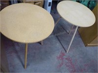 3 small round tables