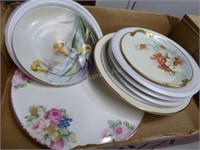 2 boxes decorative plates