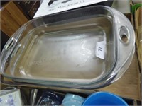 2 glass baking dishes