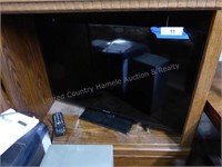 Panasonic flat screen TV w/ remote 32"