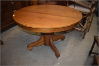 Antique Oak Round Pedestal Table on Casters w/